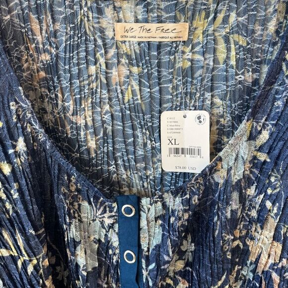 Nwt free people we the free Angelina blue printed scrunchie long sleeve crop top - Picture 5 of 6